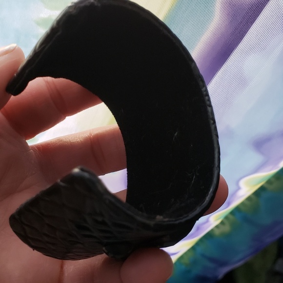 Cuffed Rhinestone Express Bracelet - Picture 3 of 4